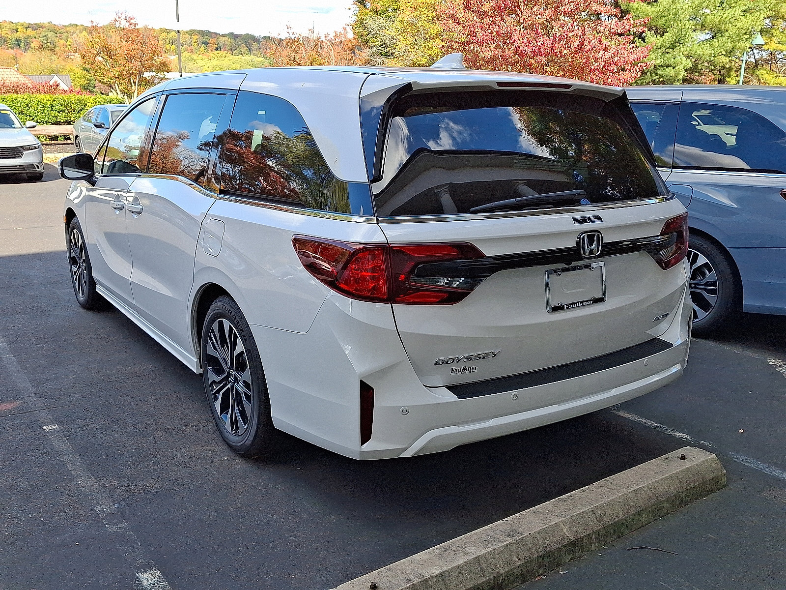 New 2027 Honda Odyssey Elite image 3