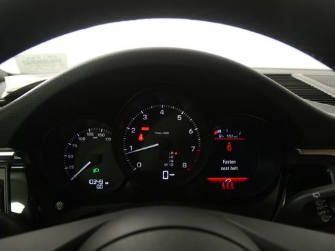 Used 2025 Porsche Macan AWD/4WD image 22