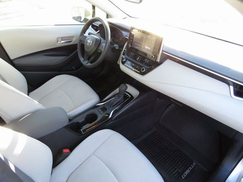 Used 2020 Toyota Corolla LE image 14