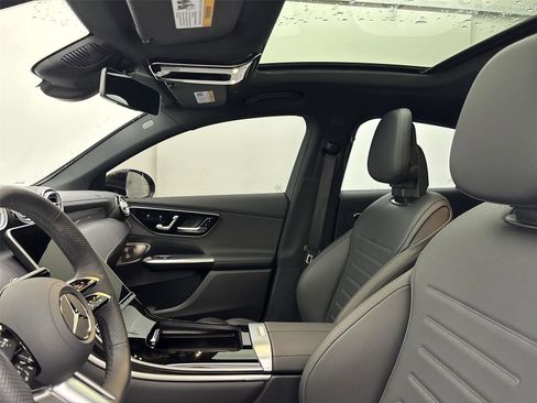 Used 2025 Mercedes-Benz GLC 300 4MATIC image 24