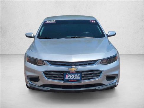 Used 2017 Chevrolet Malibu LT FWD image 2