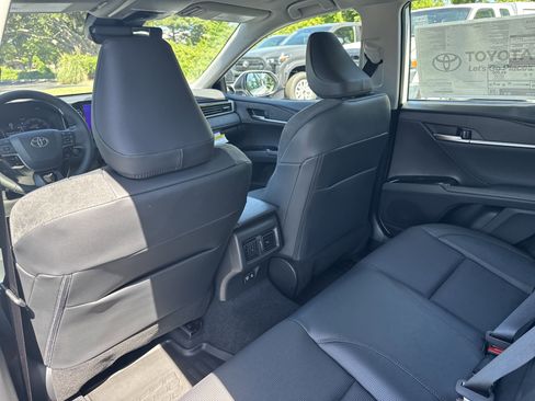 Used 2025 Toyota Camry XLE FWD image 25