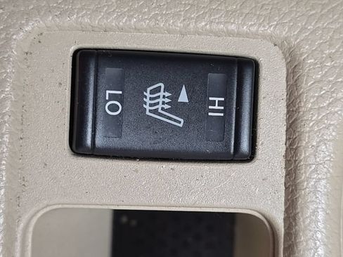 Used 2018 Nissan Rogue SV w/ Sun & Sound Touring Package AWD/4WD image 27