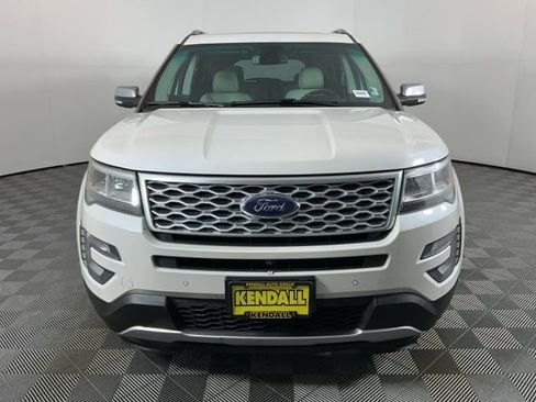 Used 2016 Ford Explorer Platinum image 2