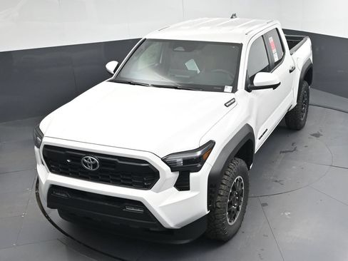 Used 2025 Toyota Tacoma TRD Off-Road AWD/4WD image 34