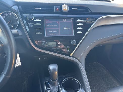Used 2018 Toyota Camry SE image 10
