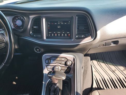 Used 2021 Dodge Challenger SXT image 10
