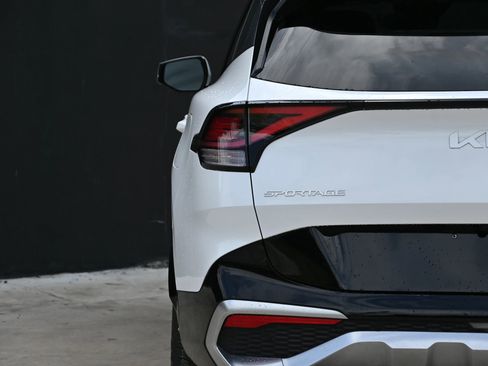 Used 2025 Kia Sportage EX w/ Premium Package image 8