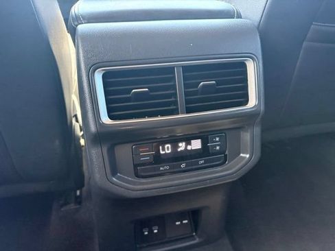 Used 2024 Volkswagen Atlas SE AWD/4WD image 23