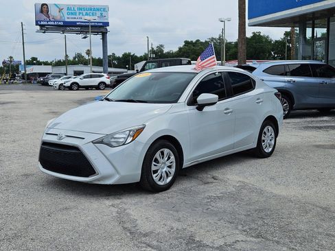 Used 2019 Toyota Yaris L FWD image 3