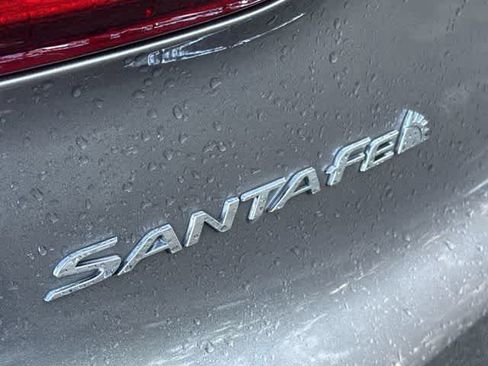 Used 2019 Hyundai Santa Fe SEL FWD image 12