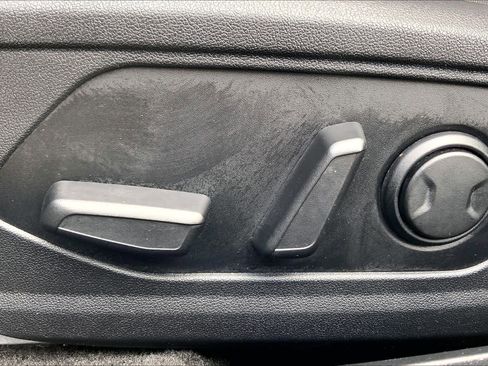 Used 2023 Hyundai Elantra Limited FWD image 34