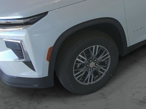 New 2027 Chevrolet Traverse LT w/ Driver Confidence Package FWD image 7