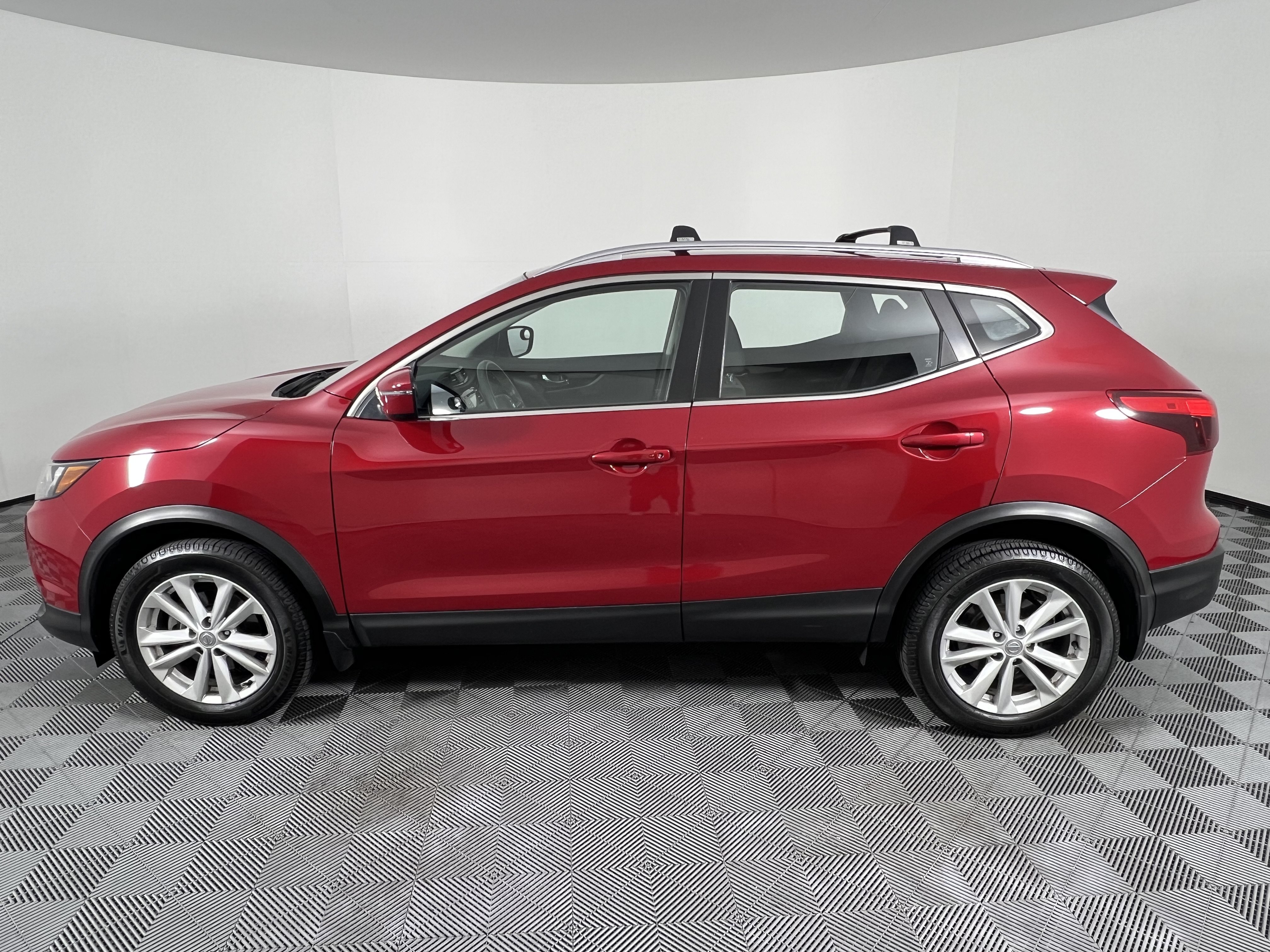 Used 2018 Nissan Rogue Sport SV AWD/4WD image 9
