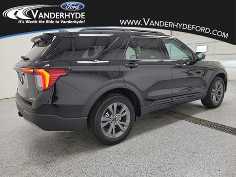 New 2026 Ford Explorer Active w/ Active Comfort Package image 3