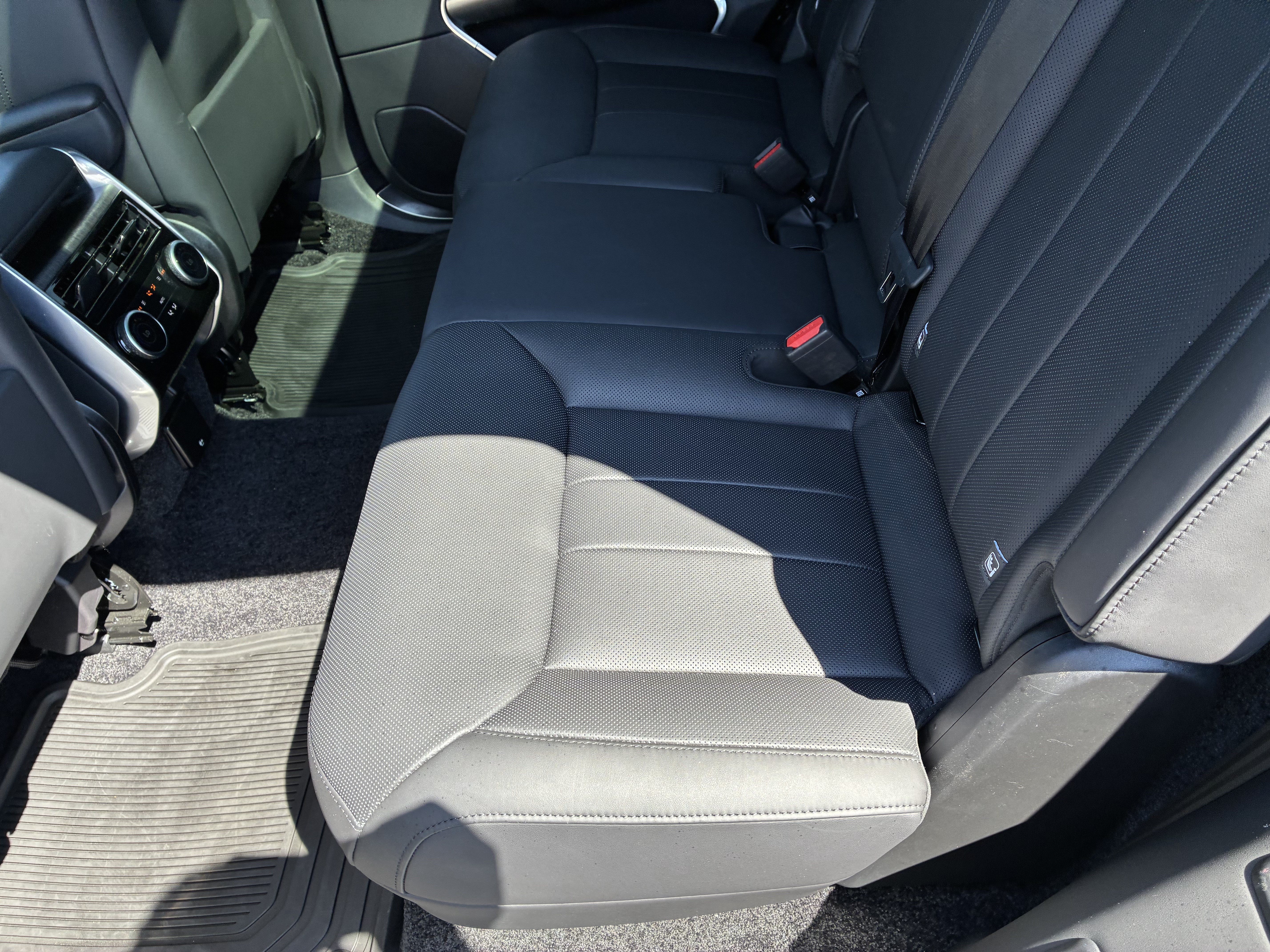 Used 2025 Land Rover Range Rover Long Wheelbase SE AWD/4WD image 12