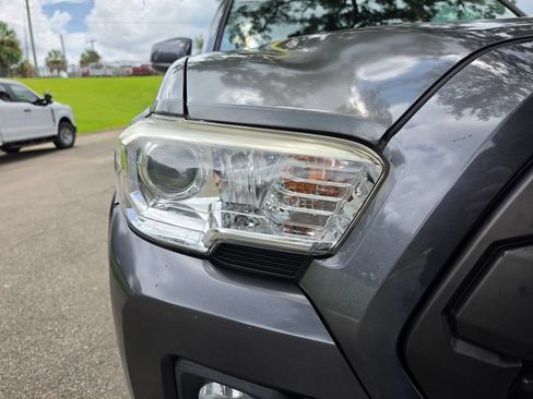 Used 2019 Toyota Tacoma SR5 AWD/4WD image 12