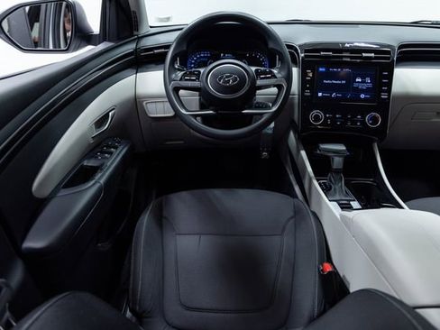 Used 2022 Hyundai Tucson SE image 3