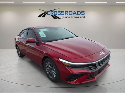 Used 2025 Hyundai Elantra Blue image 7