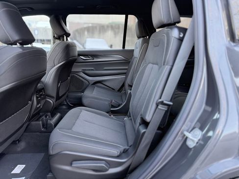 New 2025 Jeep Grand Cherokee L Laredo w/ Luxury Tech Group I image 17