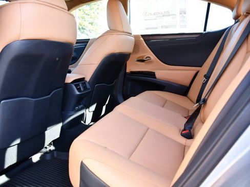 New 2025 Lexus ES 350 w/ Premium Package image 18