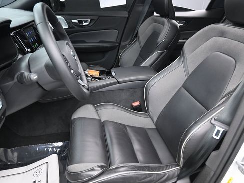 Used 2023 Volvo S60 T8 Ultimate image 24