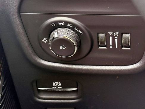 Used 2023 Jeep Grand Cherokee L Summit AWD/4WD image 23