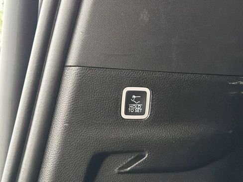 Used 2024 Jeep Wagoneer L Series II w/ Flexible Seating Group AWD/4WD image 16
