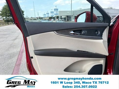 Used 2020 Lincoln Nautilus Reserve w/ Class II Trailer Tow Package FWD image 10
