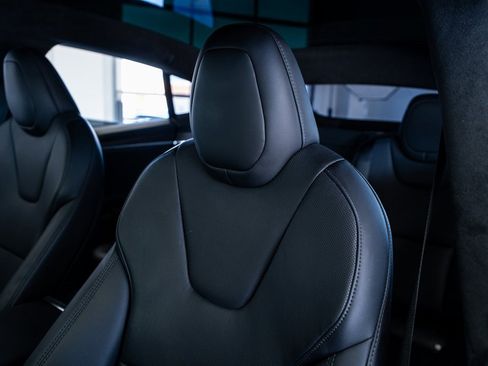 Used 2022 Tesla Model S image 34