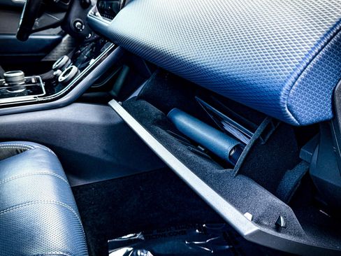 Used 2018 Land Rover Range Rover Velar R-Dynamic SE image 31