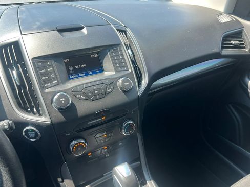 Used 2018 Ford Edge SE image 20