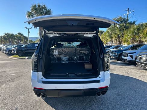New 2026 Chevrolet Suburban Z71 w/ Z71 Off-Road Package AWD/4WD image 11