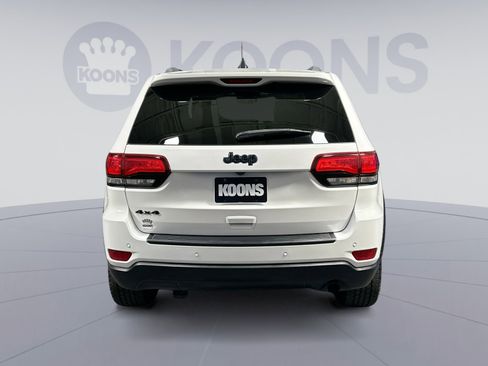 Used 2019 Jeep Grand Cherokee Laredo image 5