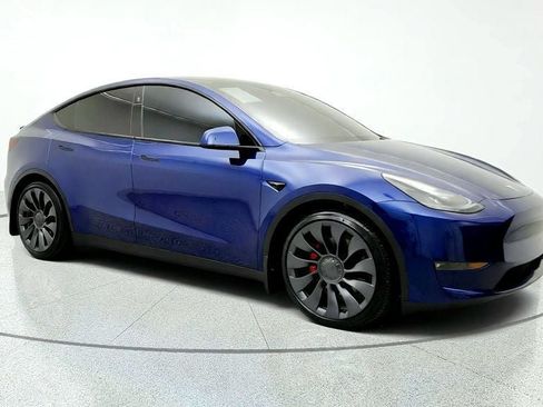 Used 2024 Tesla Model Y Performance AWD/4WD image 3