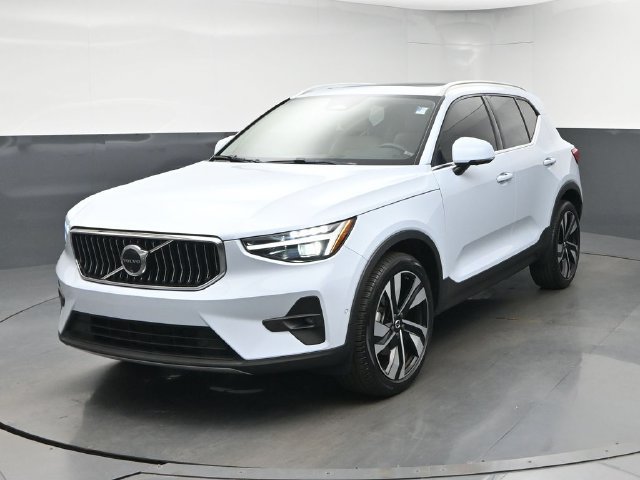 Used 2024 Volvo XC40 B5 Ultimate AWD/4WD image 3