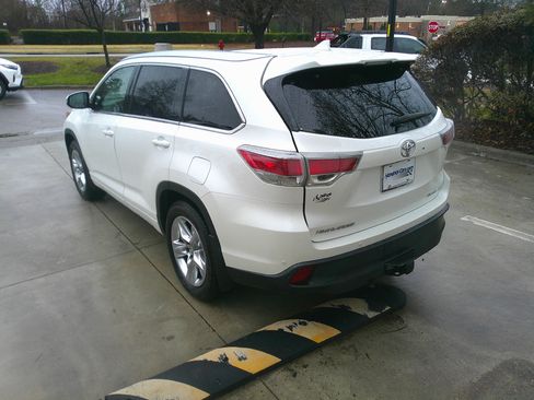 Used 2015 Toyota Highlander Limited Platinum image 17