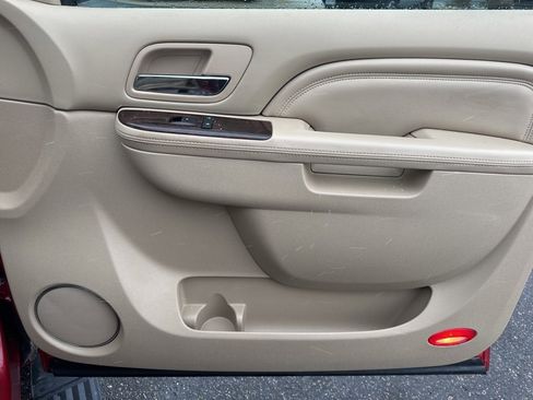 Used 2012 Cadillac Escalade Premium image 35