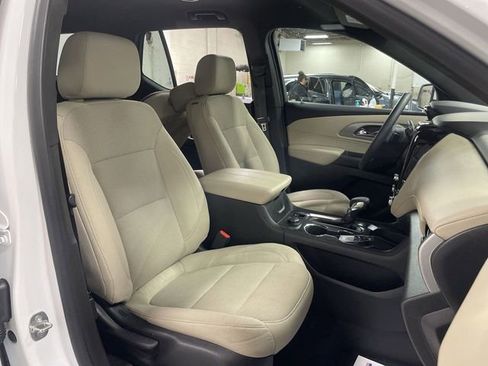 Used 2023 Chevrolet Traverse LT w/ Rear Camera Mirror Package AWD/4WD image 27