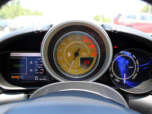 Used 2017 Ferrari California T image 35