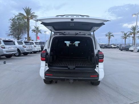 Certified 2025 Toyota 4Runner SR5 AWD/4WD image 30