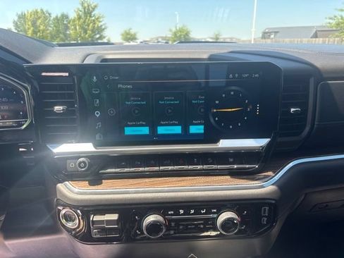 Used 2024 Chevrolet Silverado 1500 LT Trail Boss w/ Convenience Package II AWD/4WD image 5
