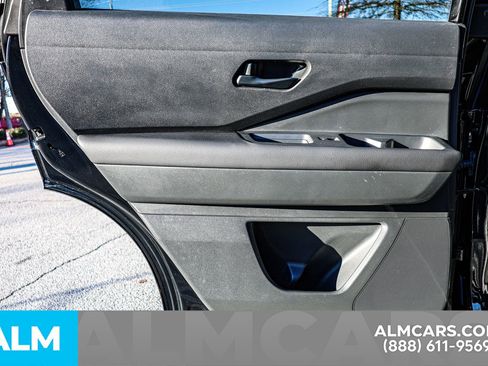 Used 2025 Nissan Pathfinder SV image 49