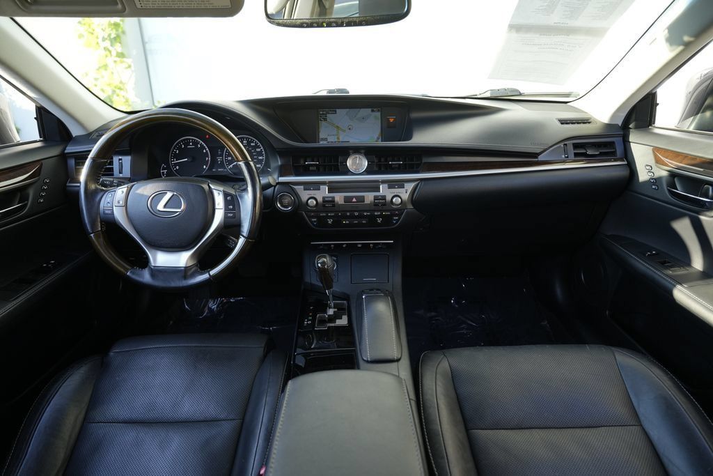 Used 2015 Lexus ES 350 w/ Ultra Luxury Package FWD image 41