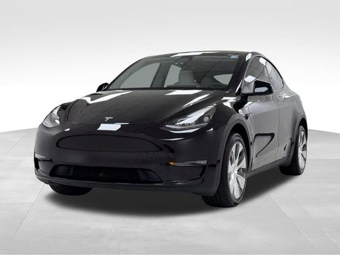 Used 2024 Tesla Model Y Long Range image 3