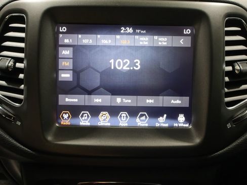 Used 2017 Jeep Compass Trailhawk w/ Leather Interior Group AWD/4WD image 27