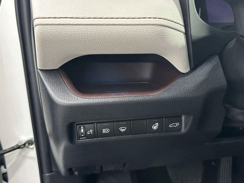 Used 2022 Toyota RAV4 Limited image 16