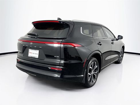 Used 2025 Toyota Crown Signia image 6