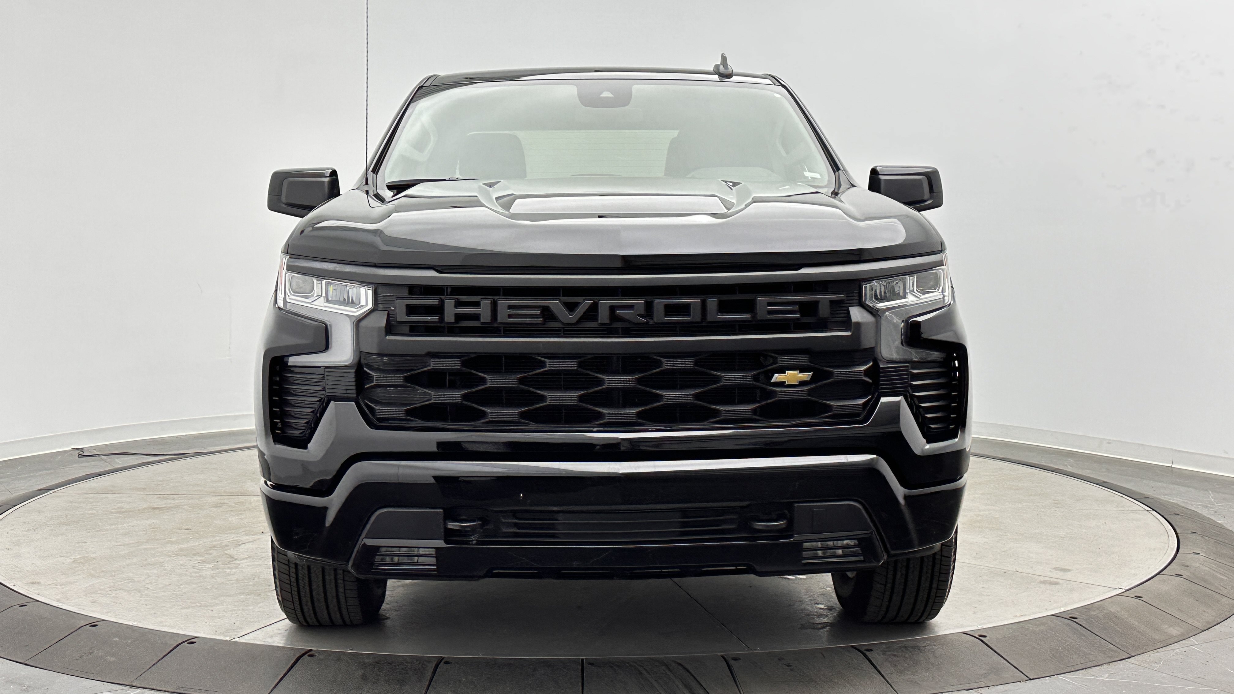 Used 2026 Chevrolet Silverado 1500 RST AWD/4WD image 2
