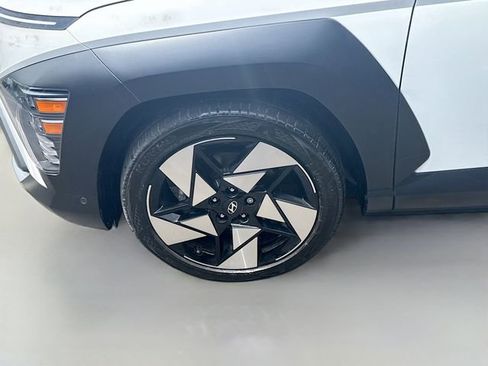 Used 2024 Hyundai Kona Limited FWD image 29